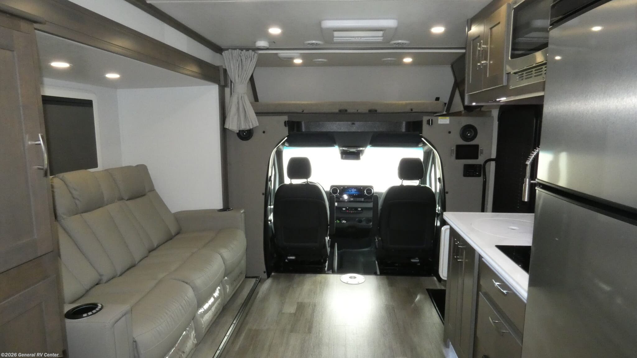 Used 2025 Dynamax Corp ISATA 3 24FW available in Ocala, Florida