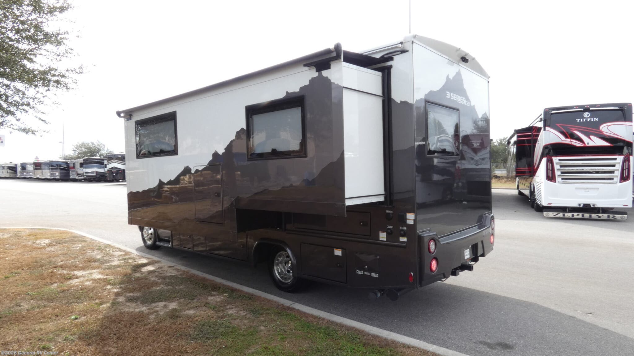 2025 ISATA 3 24FW by Dynamax Corp from General RV Center in Ocala, Florida