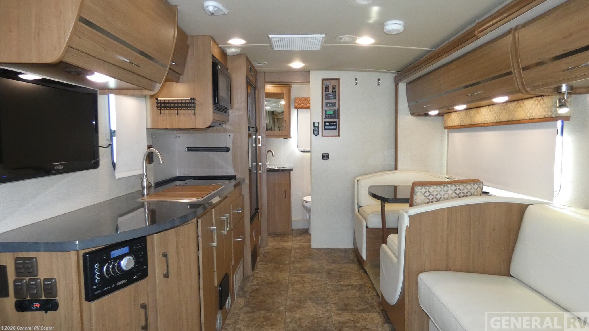 2014 Winnebago View 24M - Used Class C For Sale by General RV Center in Ocala, Florida