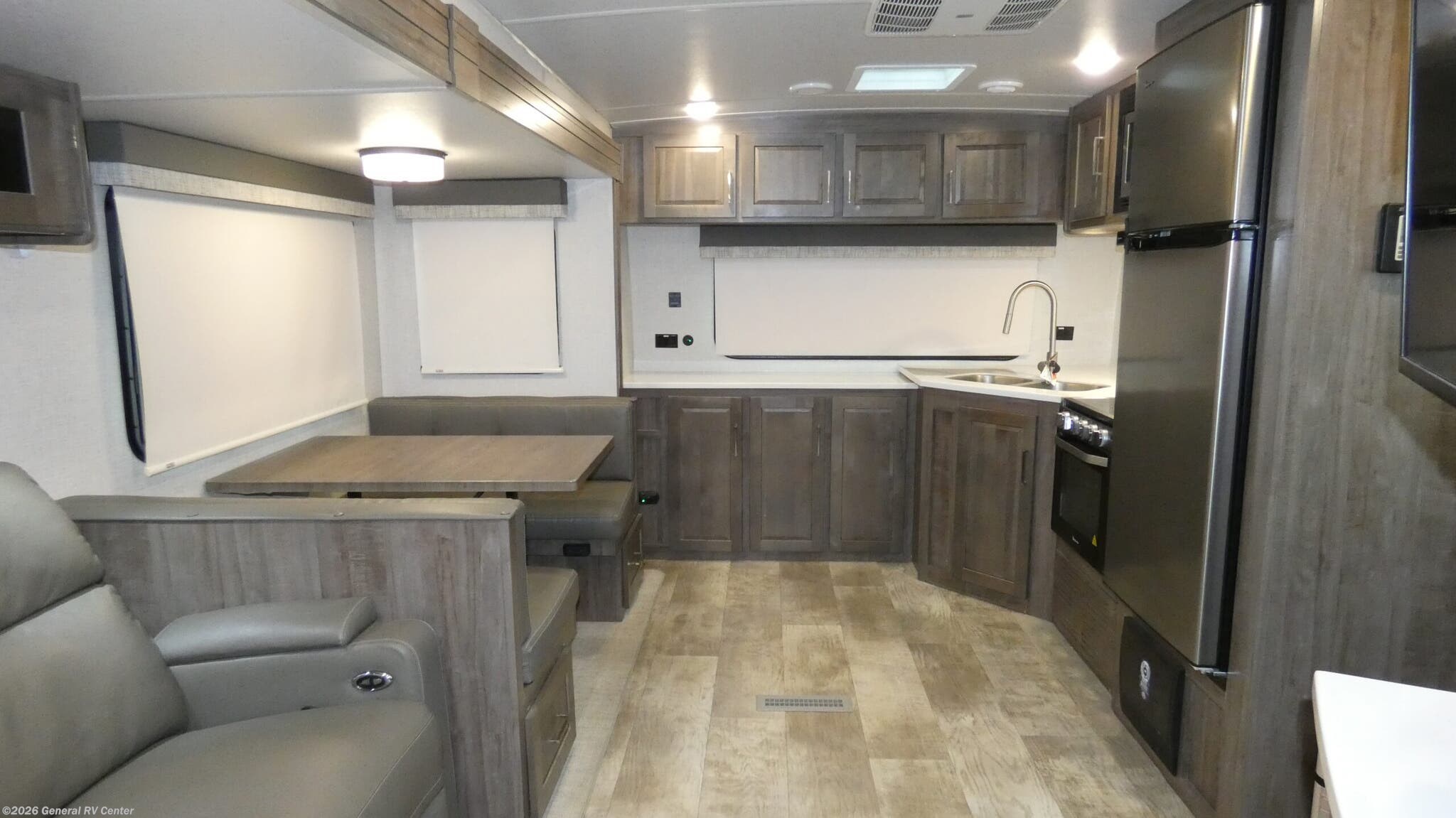 2023 Forest River Flagstaff Super Lite 26FKBS - Used Travel Trailer For Sale by General RV Center in Ocala, Florida