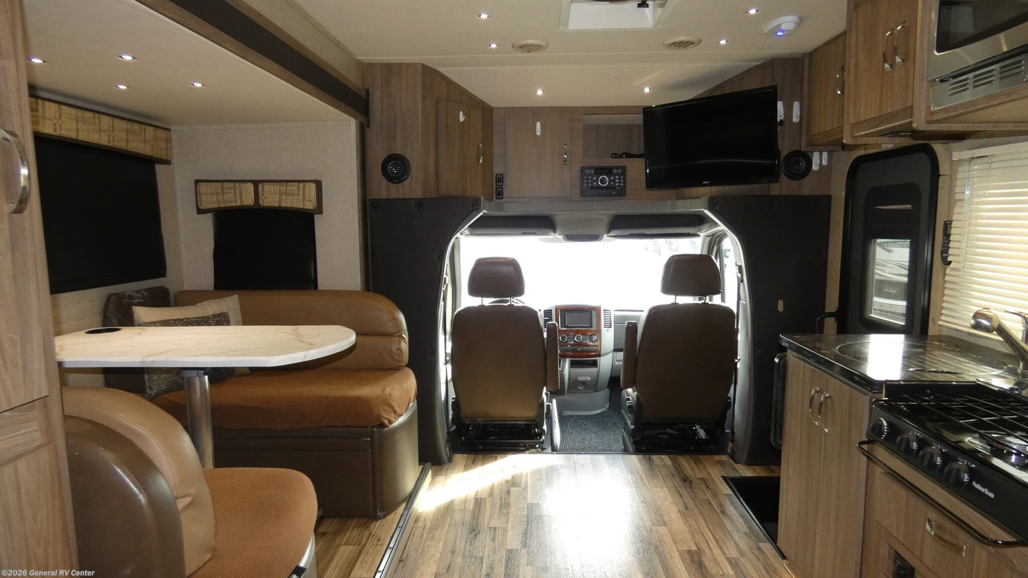 Used 2018 Dynamax Corp ISATA 3 24FW available in Ocala, Florida