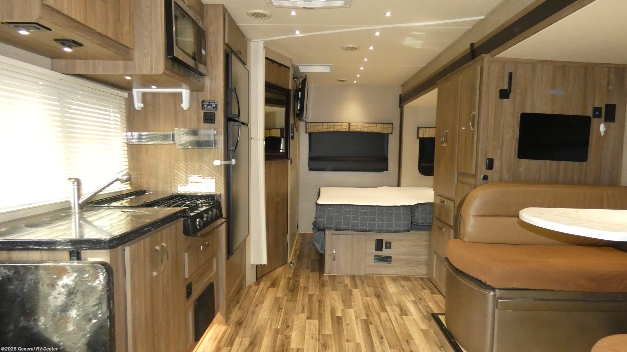 2018 Dynamax Corp ISATA 3 24FW - Used Class C For Sale by General RV Center in Ocala, Florida