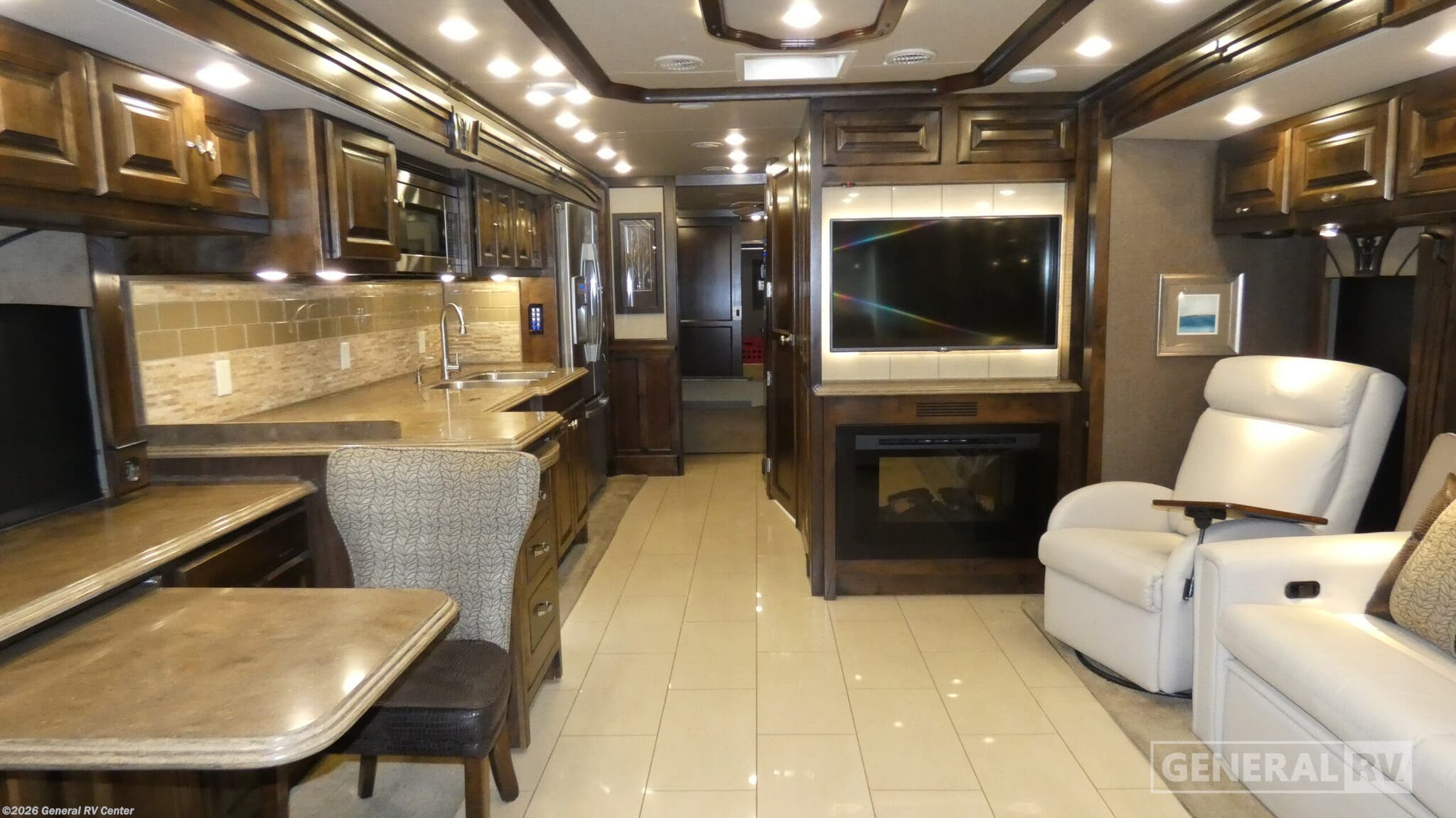 2016 Tiffin Phaeton 40AH - Used Class A For Sale by General RV Center in Ocala, Florida