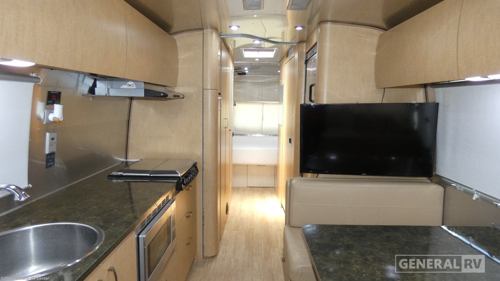 2016 Airstream Flying Cloud 30FB - Used Travel Trailer For Sale by General RV Center in Ocala, Florida