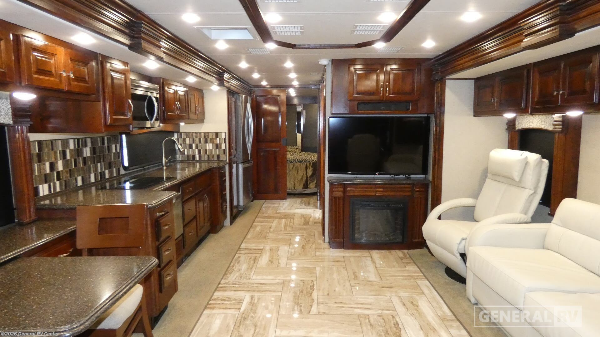 2017 Fleetwood Discovery 39F - Used Class A For Sale by General RV Center in Ocala, Florida