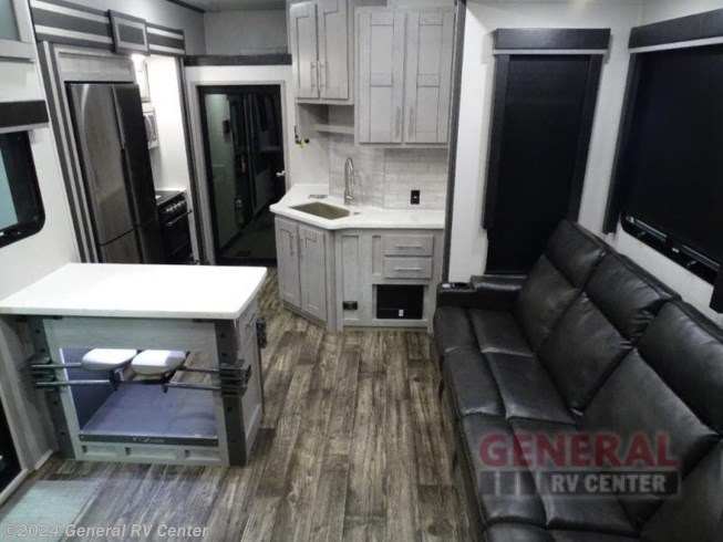 2023 Fuzion 424 by Keystone from General RV Center in Dover, Florida