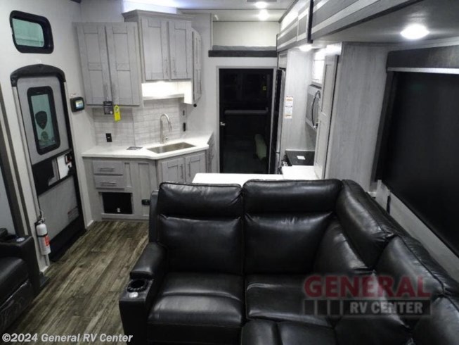 2023 Fuzion 429 by Keystone from General RV Center in Dover, Florida