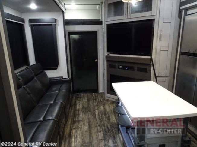 2023 Fuzion 419 by Keystone from General RV Center in Dover, Florida