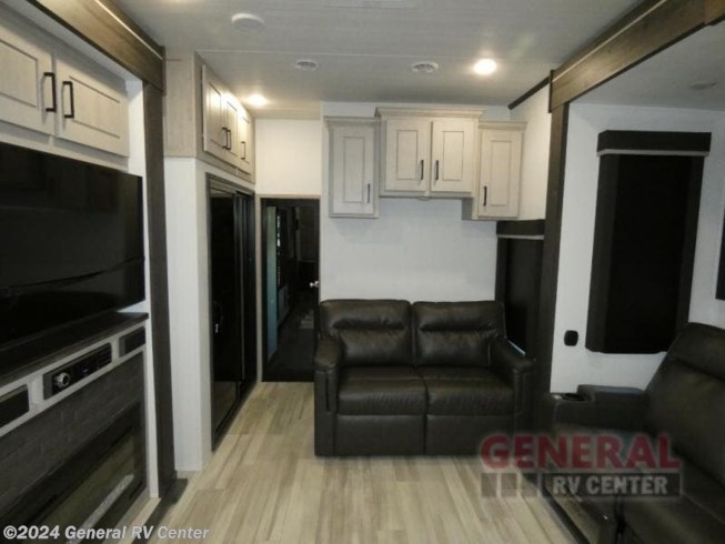 2024 Fuzion 425 by Keystone from General RV Center in Dover, Florida