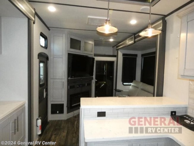 2023 Fuzion 421 by Keystone from General RV Center in Dover, Florida