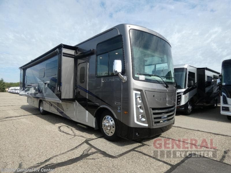 2025 Thor Motor Coach Luminate CC35 RV for Sale in Dover, FL 33527