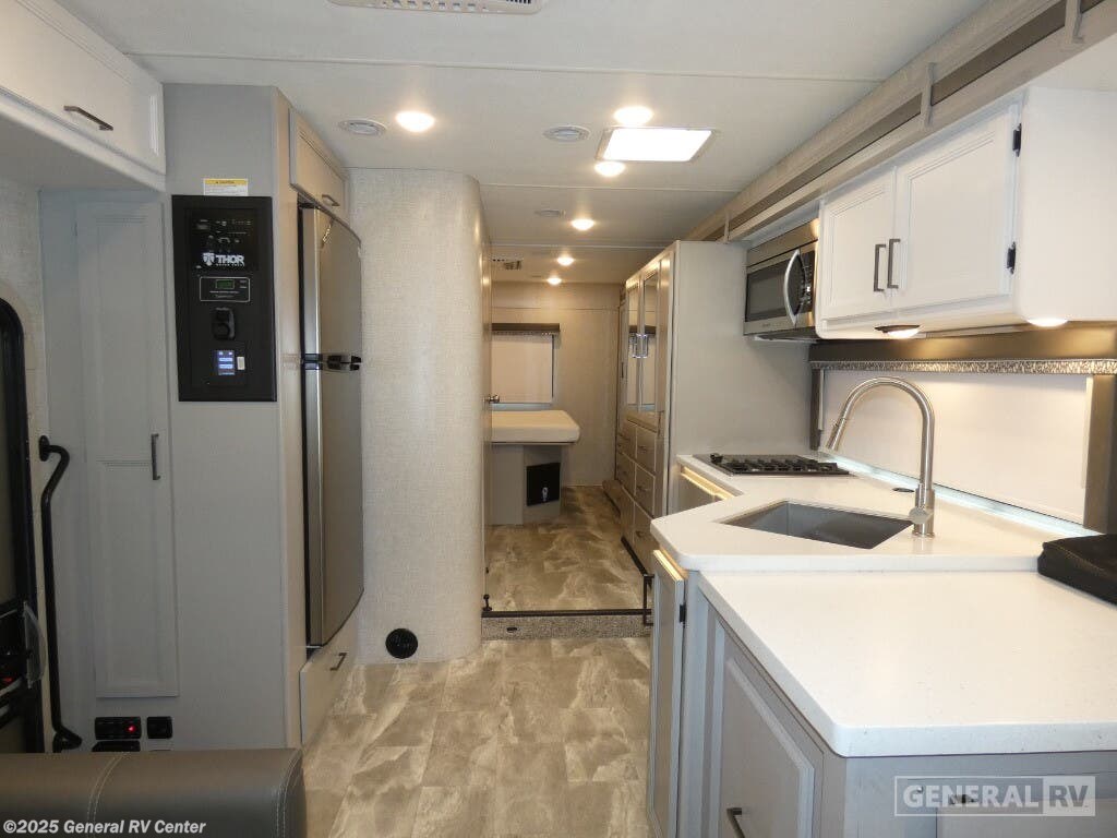 2024 Thor Motor Coach Quantum WS31 - Used Class C For Sale by General RV Center in Dover, Florida