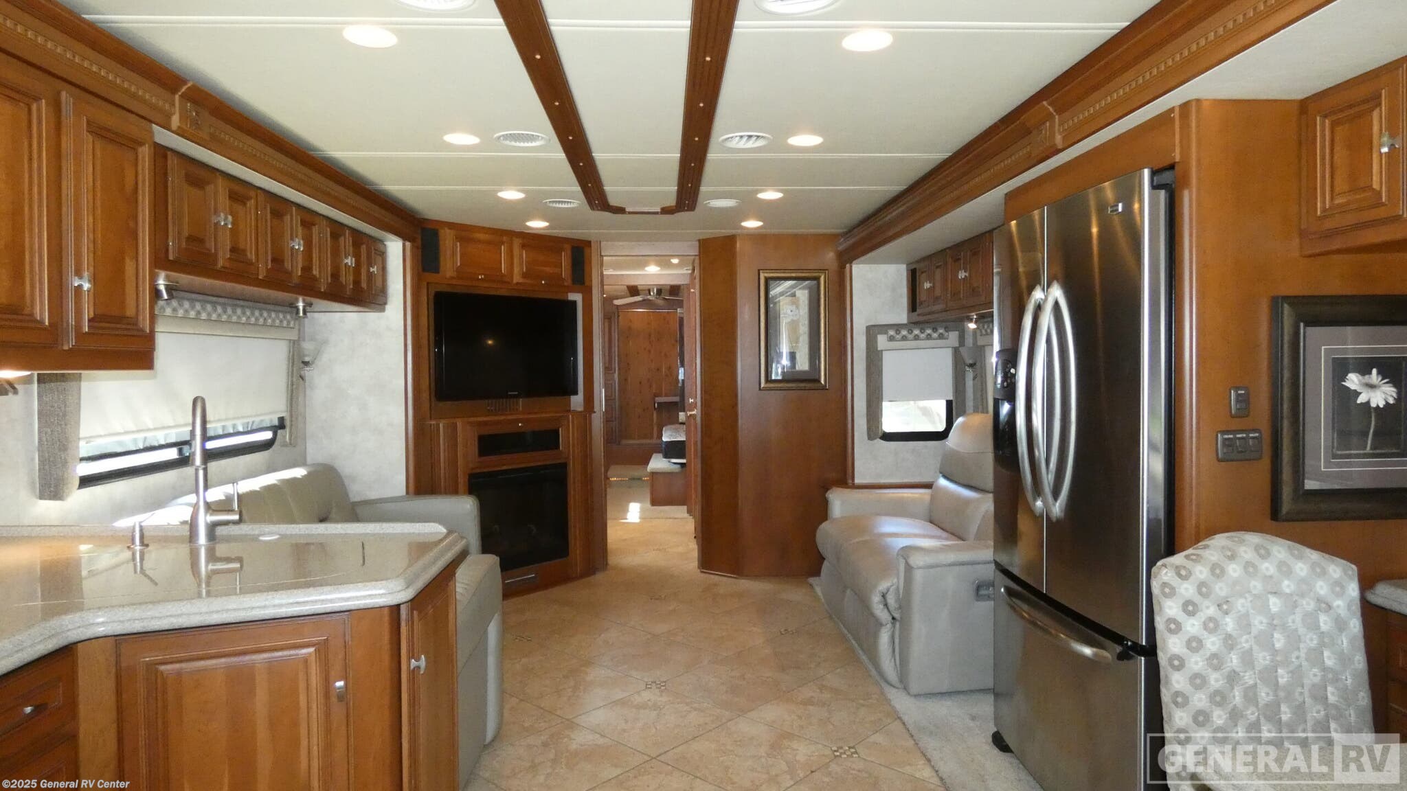2011 Winnebago Tour 42AD - Used Class A For Sale by General RV Center in Dover, Florida