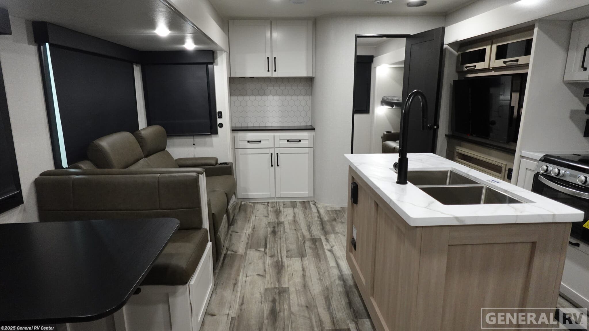 2026 Highland Ridge Open Range 31TBTS - New Travel Trailer For Sale by General RV Center in Dover, Florida