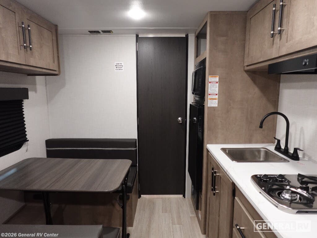 2026 Keystone Springdale 1700FQ - New Travel Trailer For Sale by General RV Center in Dover, Florida