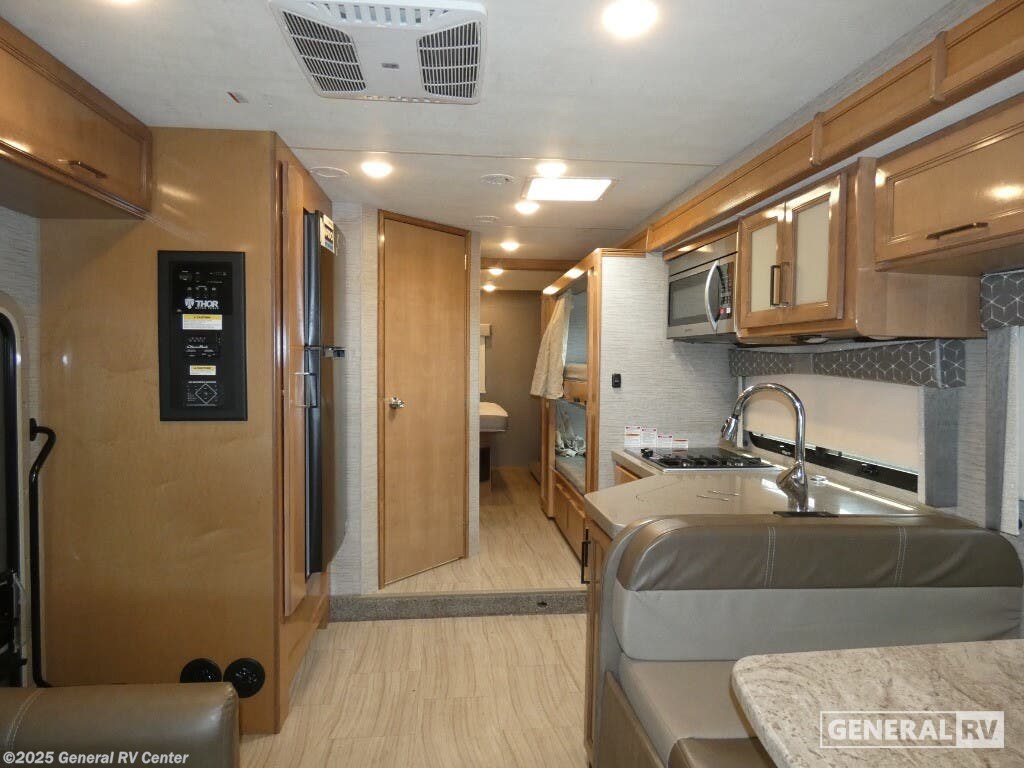 2021 Thor Motor Coach Quantum LF31 - Used Class C For Sale by General RV Center in Dover, Florida