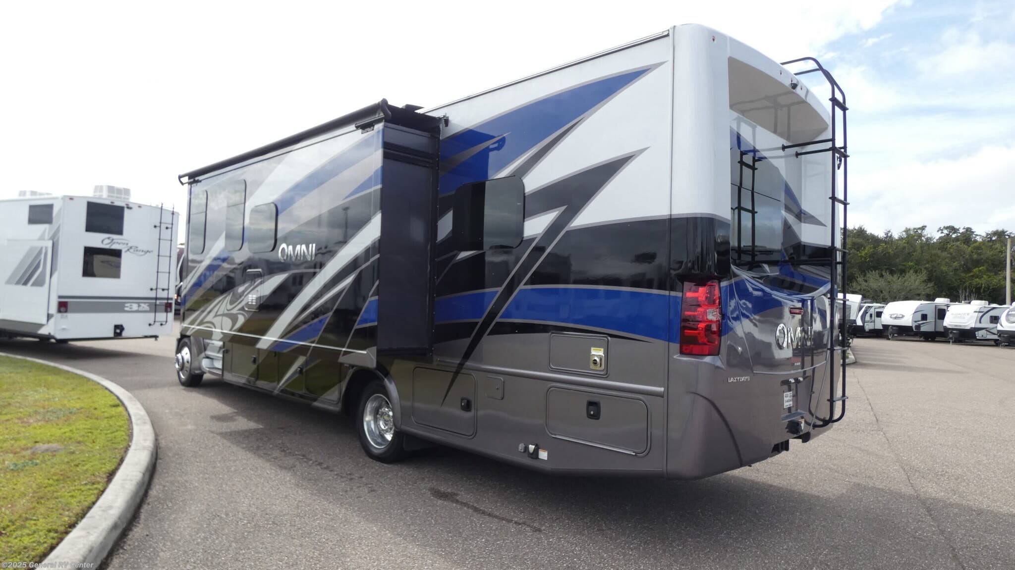 2021 Omni xg32 by Thor Motor Coach from General RV Center in Dover, Florida
