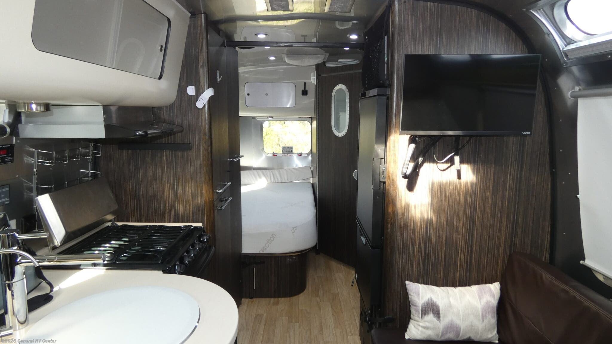 2016 Airstream International Signature 23D - Used Travel Trailer For Sale by General RV Center in Dover, Florida
