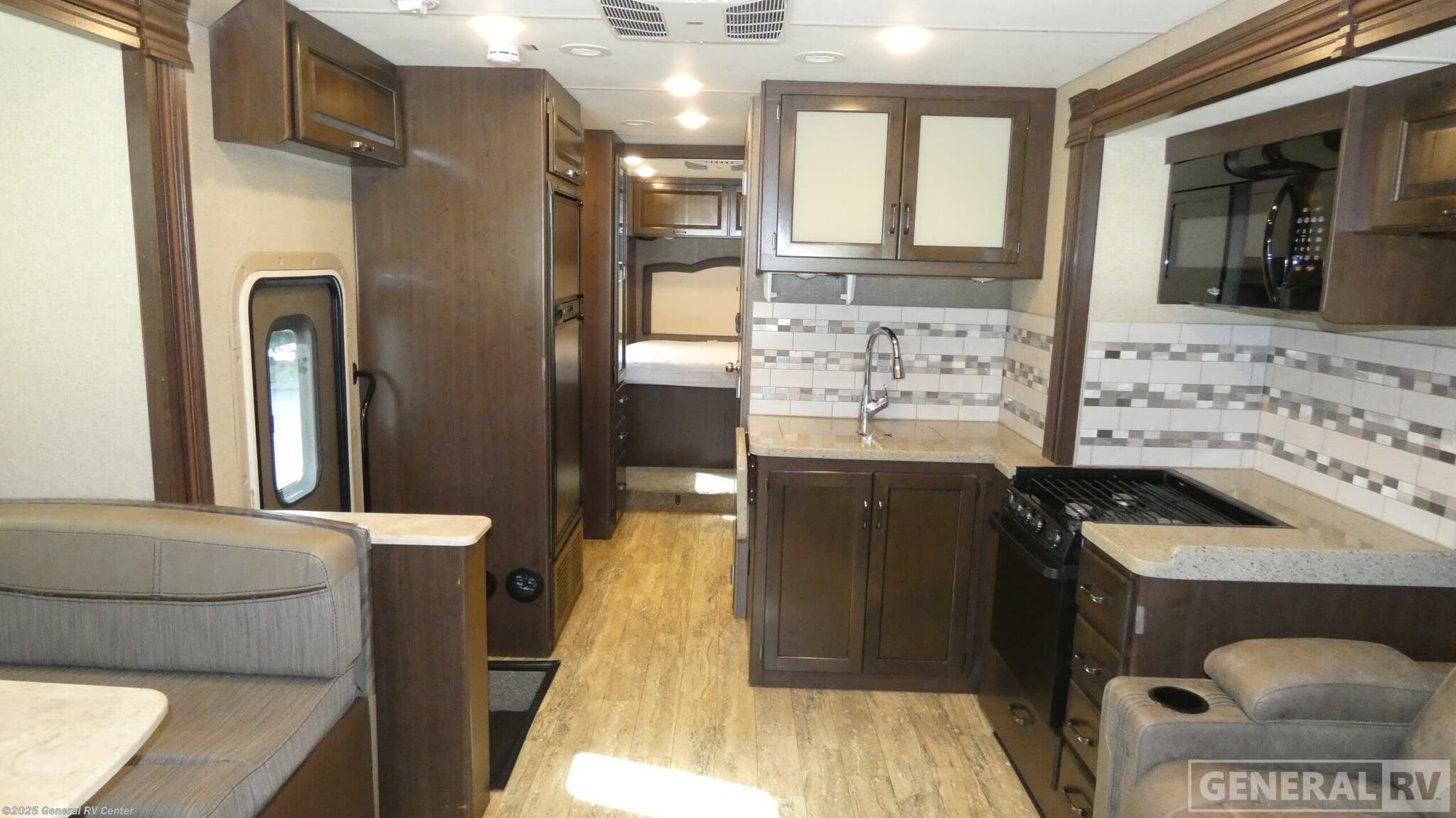 2018 Thor Motor Coach Hurricane 31Z - Used Class A For Sale by General RV Center in Dover, Florida