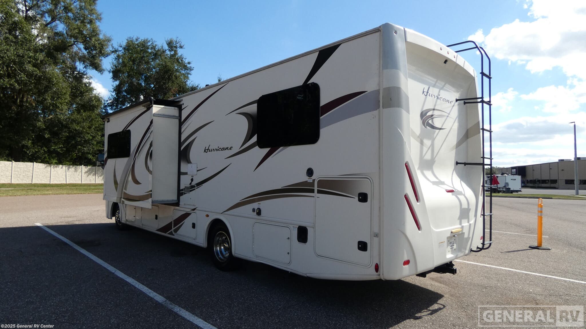 2018 Hurricane 31Z by Thor Motor Coach from General RV Center in Dover, Florida