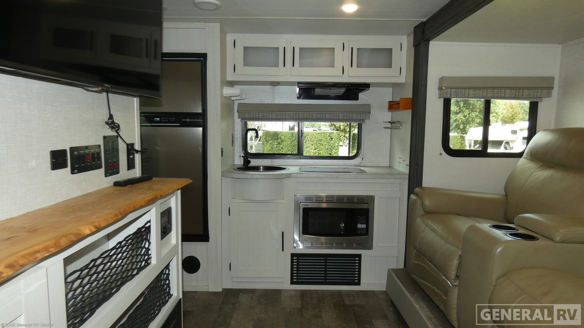 2022 Forest River R-Pod RP-202 - Used Travel Trailer For Sale by General RV Center in Dover, Florida