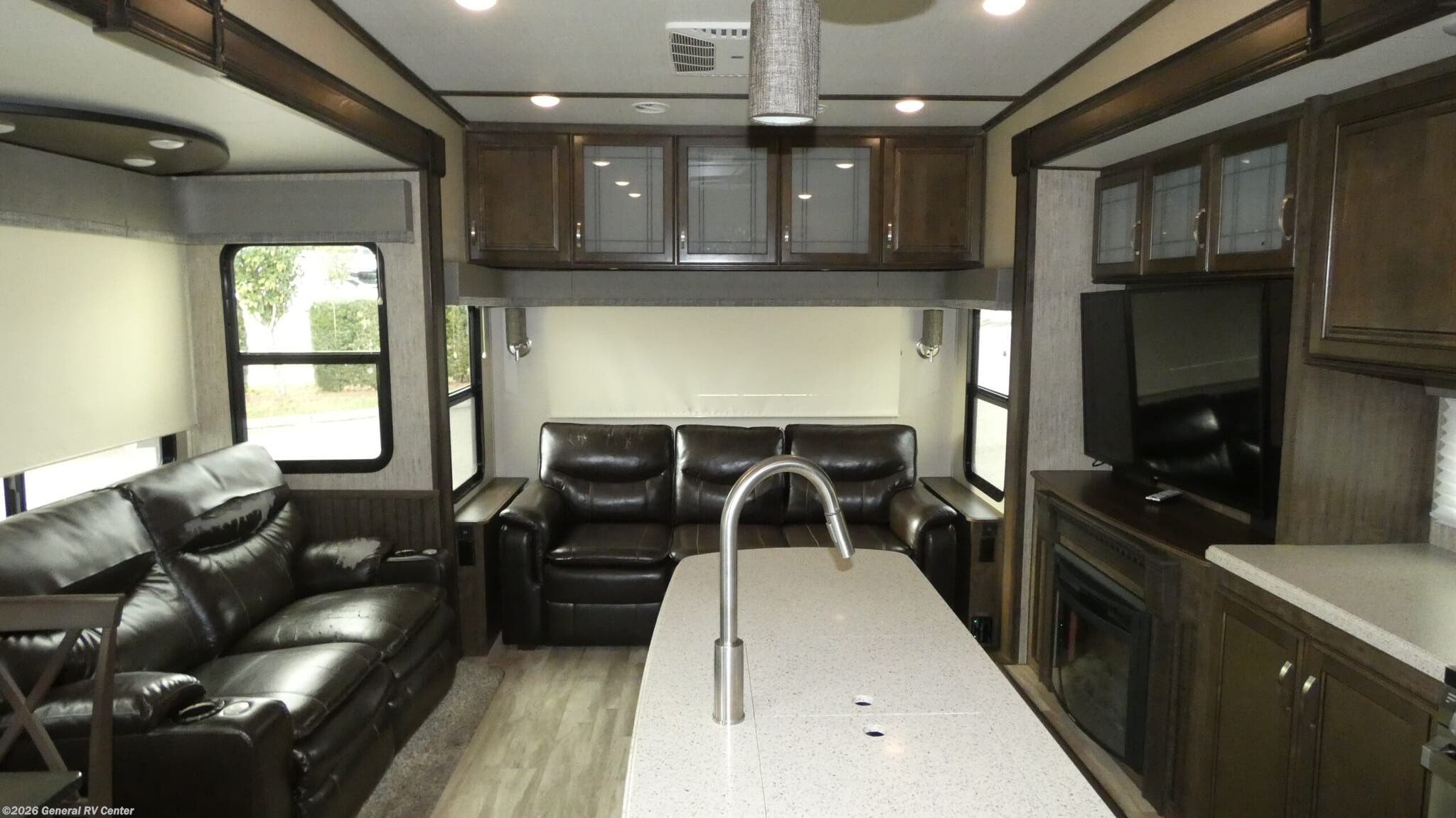 2019 Grand Design Solitude 2930RL - Used Fifth Wheel For Sale by General RV Center in Dover, Florida