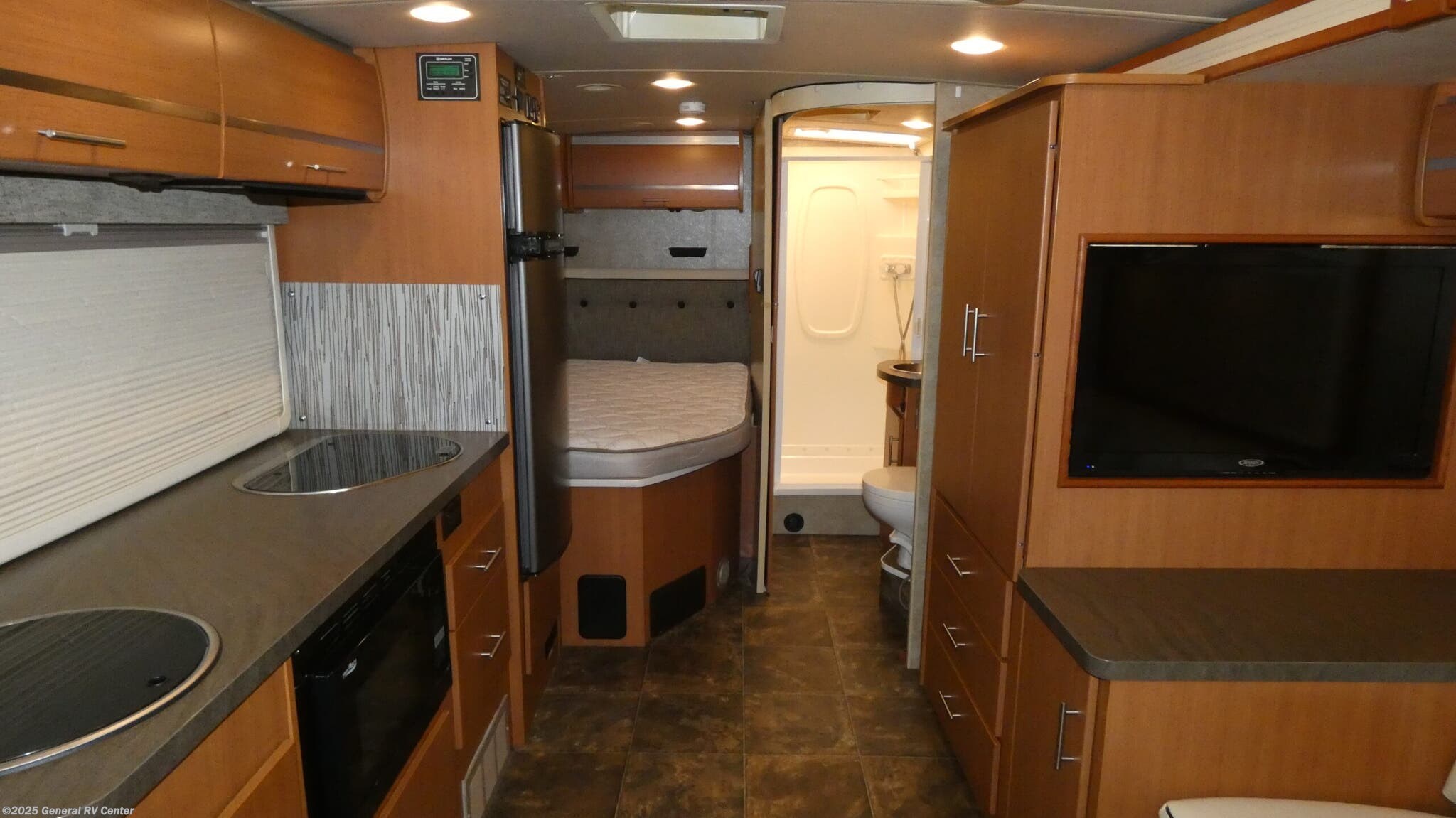 2014 Winnebago Via 25P - Used Class A For Sale by General RV Center in Dover, Florida