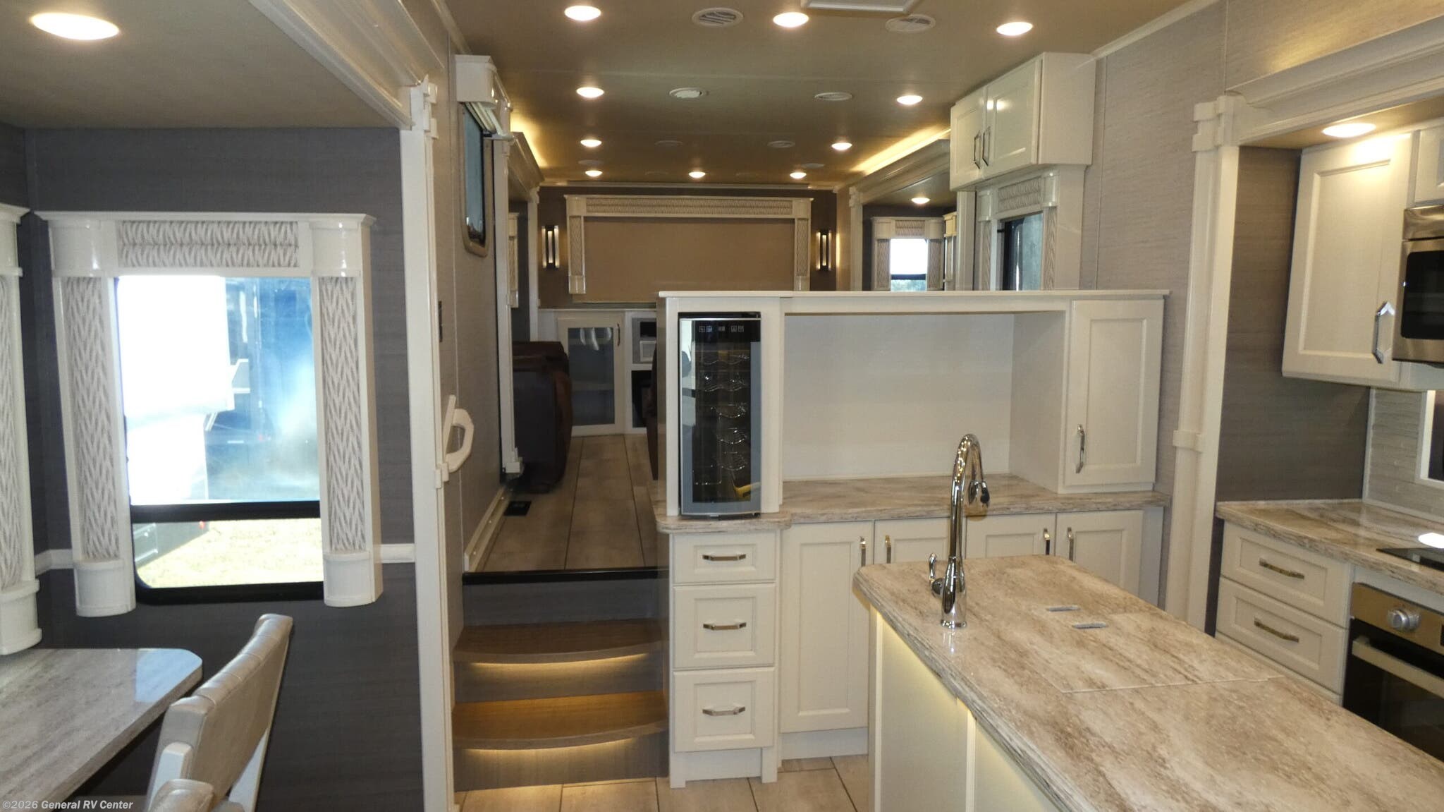 2020 Vanleigh Beacon 42RDB - Used Fifth Wheel For Sale by General RV Center in Dover, Florida