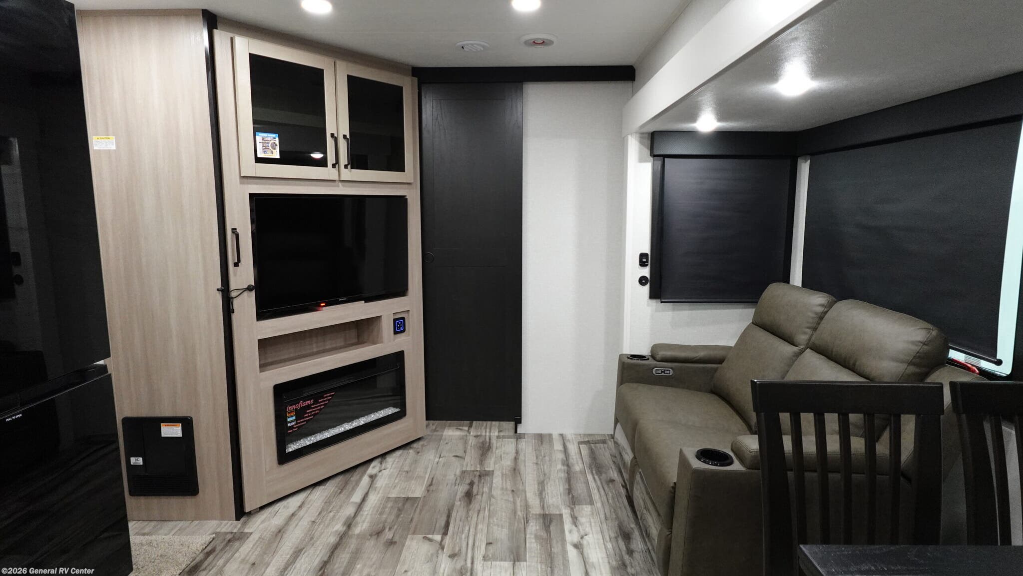 2026 Highland Ridge Roamer 27RBOS - New Travel Trailer For Sale by General RV Center in Dover, Florida