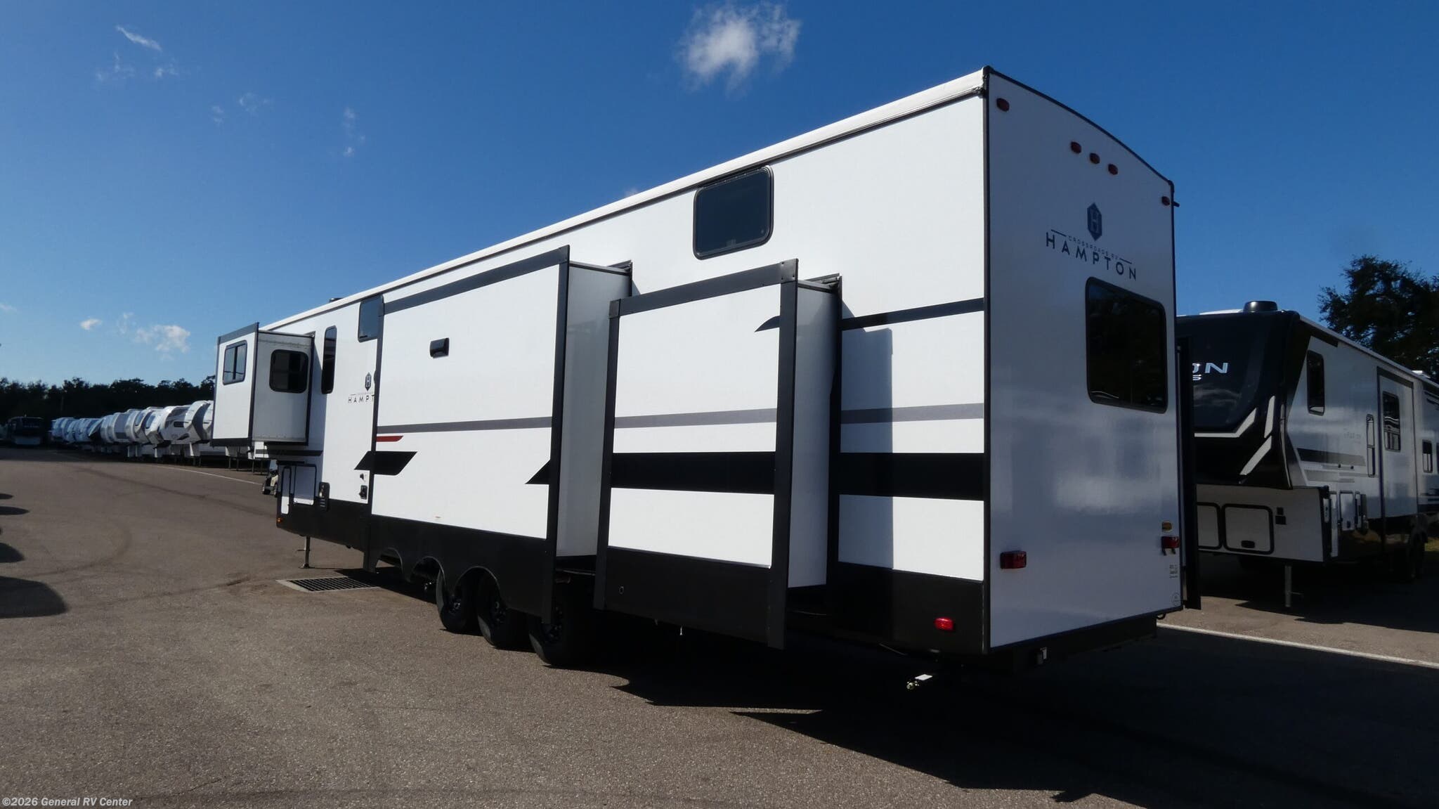 2026 Hampton 4130DEN by CrossRoads from General RV Center in Dover, Florida