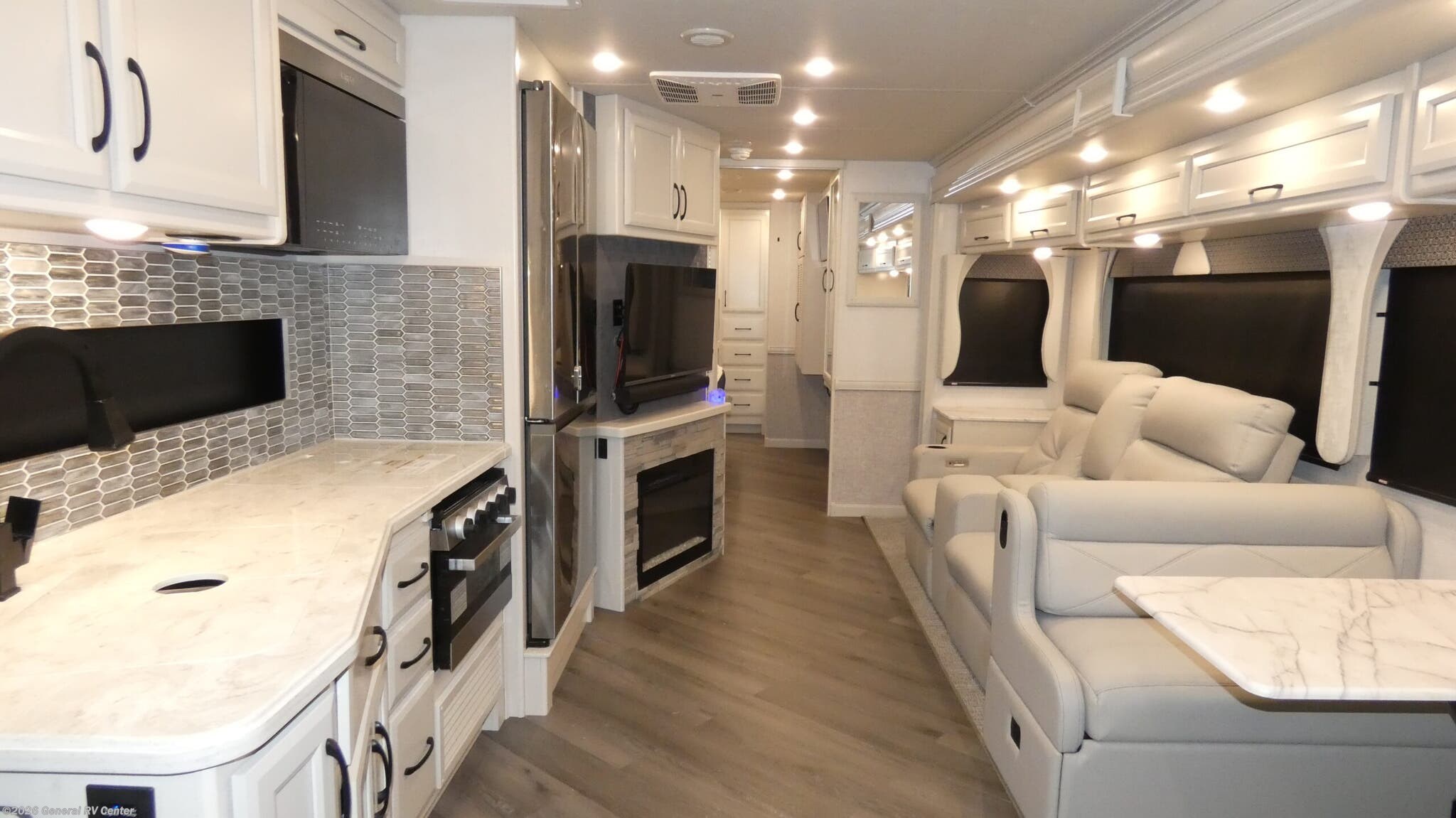 2025 Fleetwood Bounder 35K - Used Class A For Sale by General RV Center in Dover, Florida
