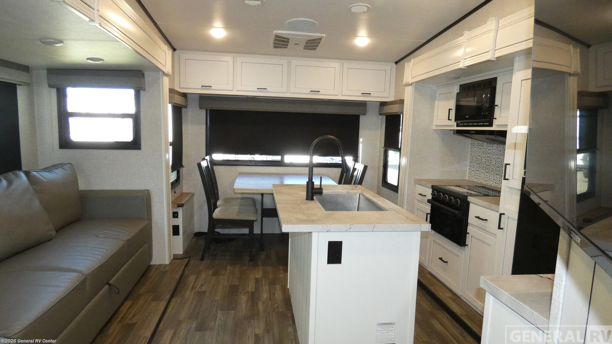 2024 Highland Ridge ROAMER LIGHT DUTY 304BHS - Used Fifth Wheel For Sale by General RV Center in Dover, Florida