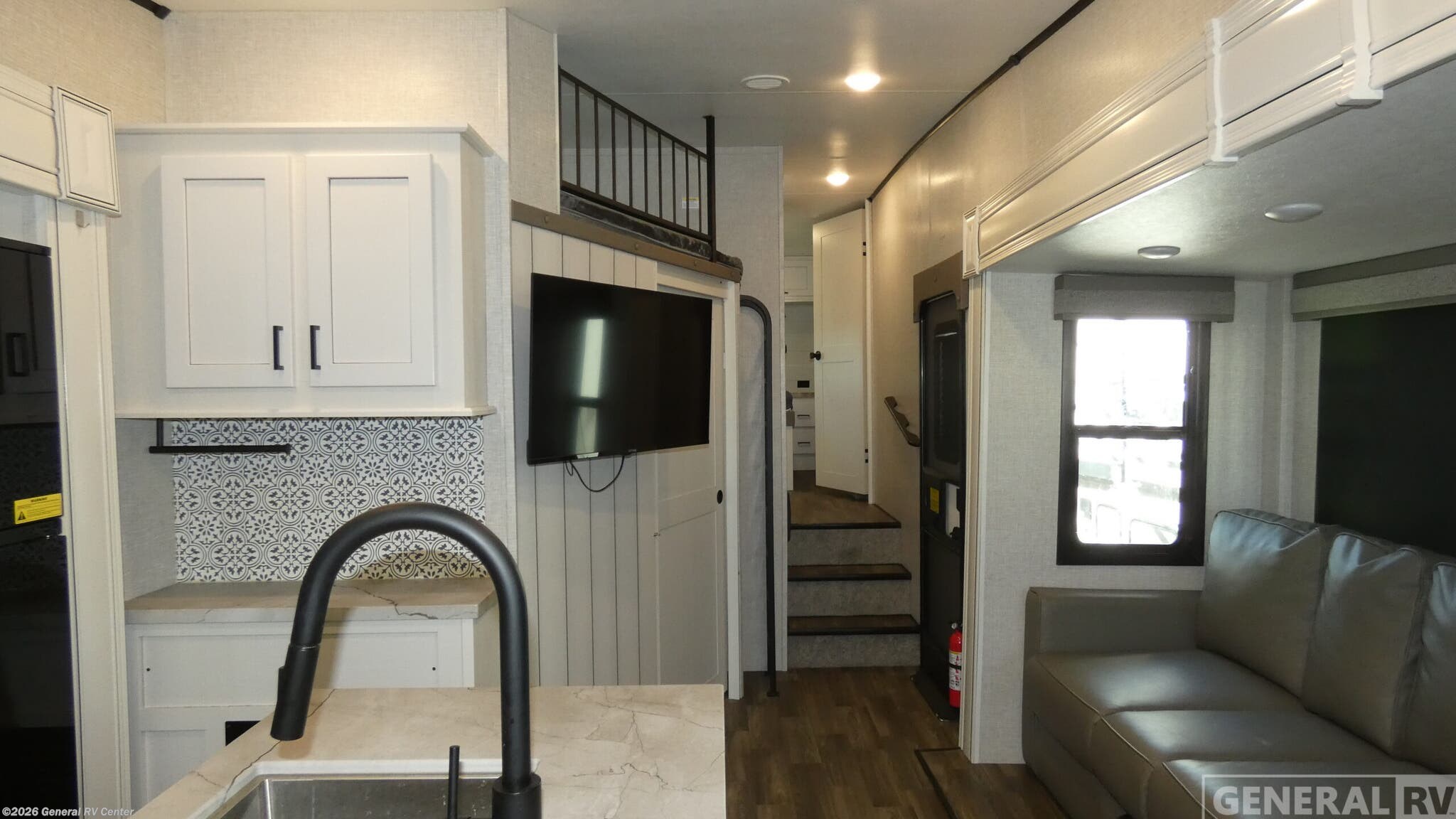 Used 2024 Highland Ridge ROAMER LIGHT DUTY 304BHS available in Dover, Florida