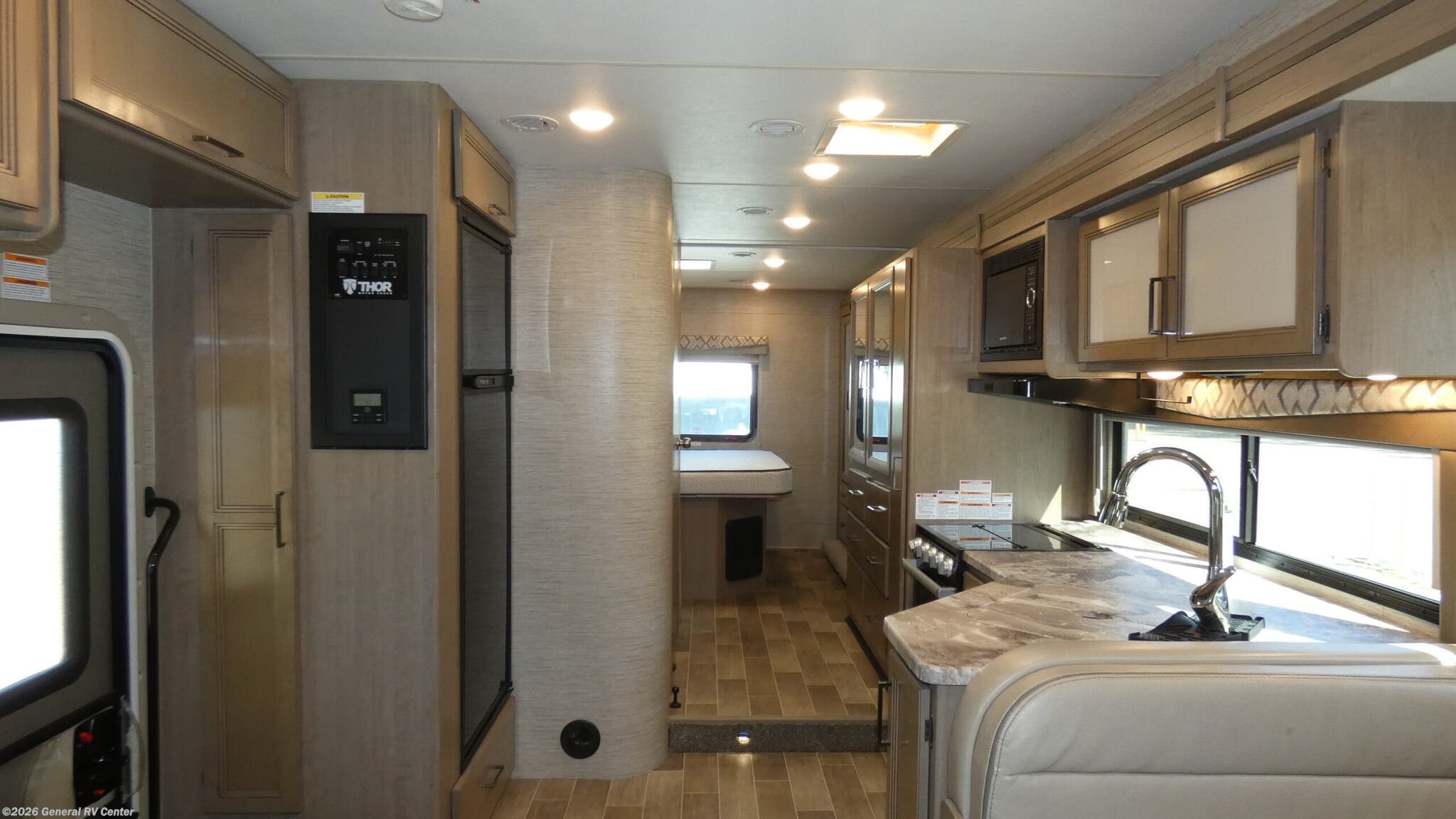 2022 Thor Motor Coach Quantum SE SE31 - Used Class C For Sale by General RV Center in Dover, Florida