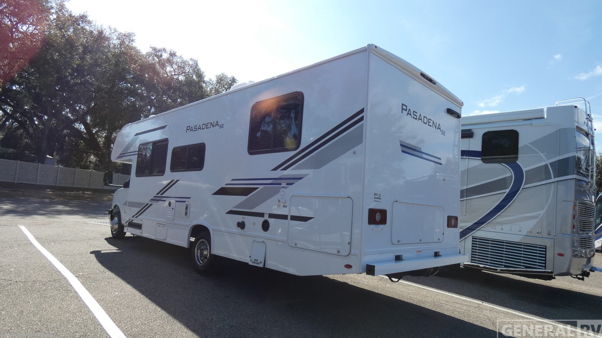 2026 Pasadena se SZ28 by Thor Motor Coach from General RV Center in Dover, Florida