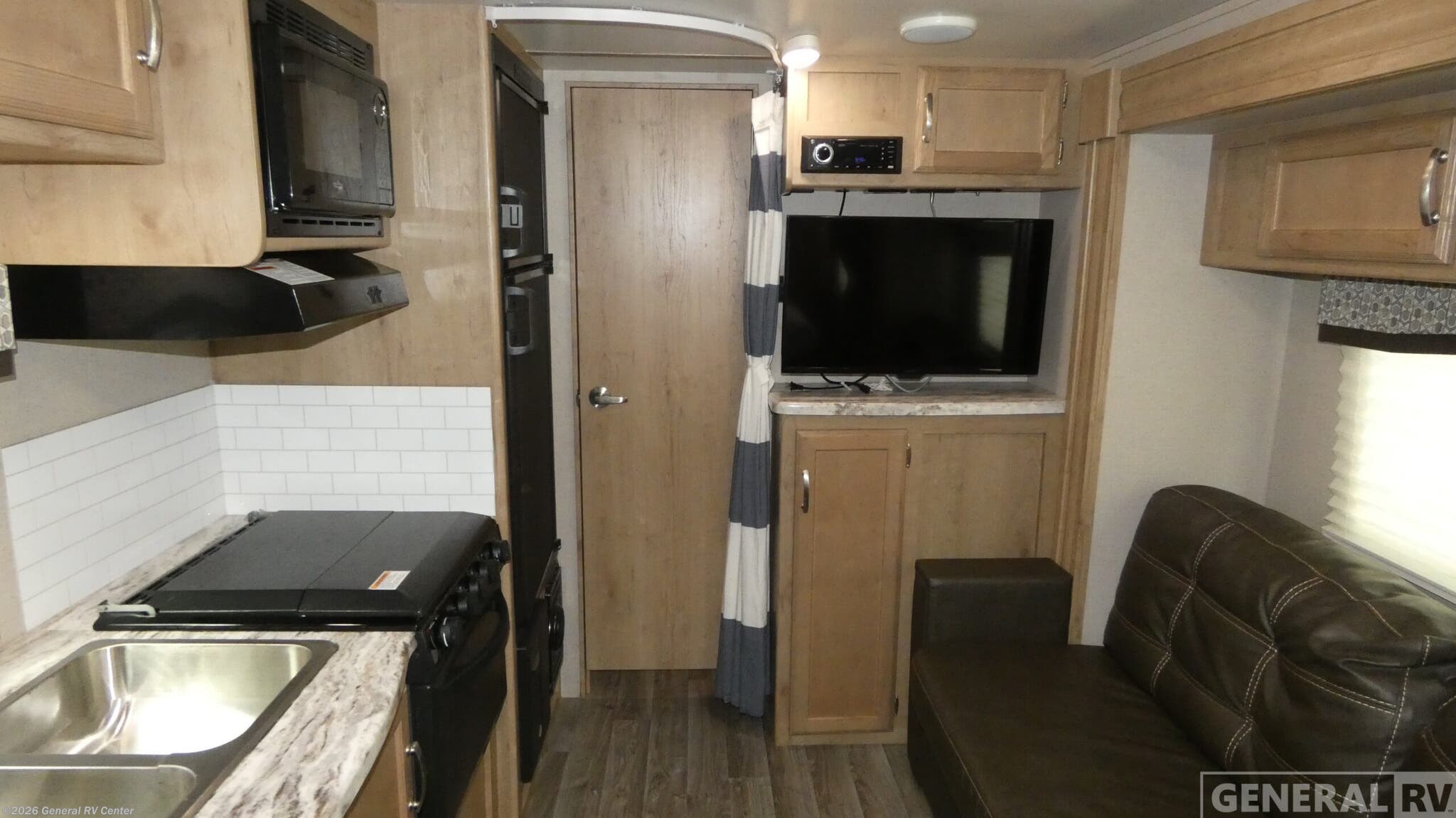 2020 Winnebago Micro Minnie 2106FBS - Used Travel Trailer For Sale by General RV Center in Dover, Florida