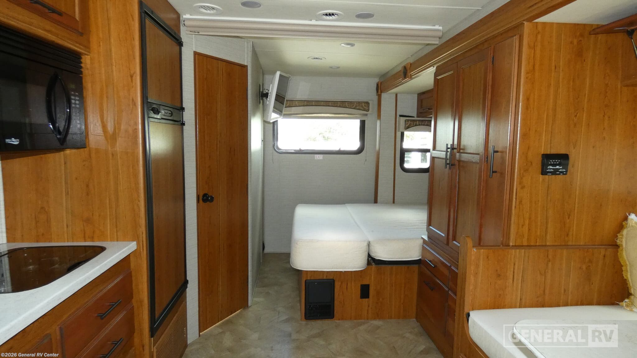2017 Jayco Melbourne 24L - Used Class C For Sale by General RV Center in Dover, Florida
