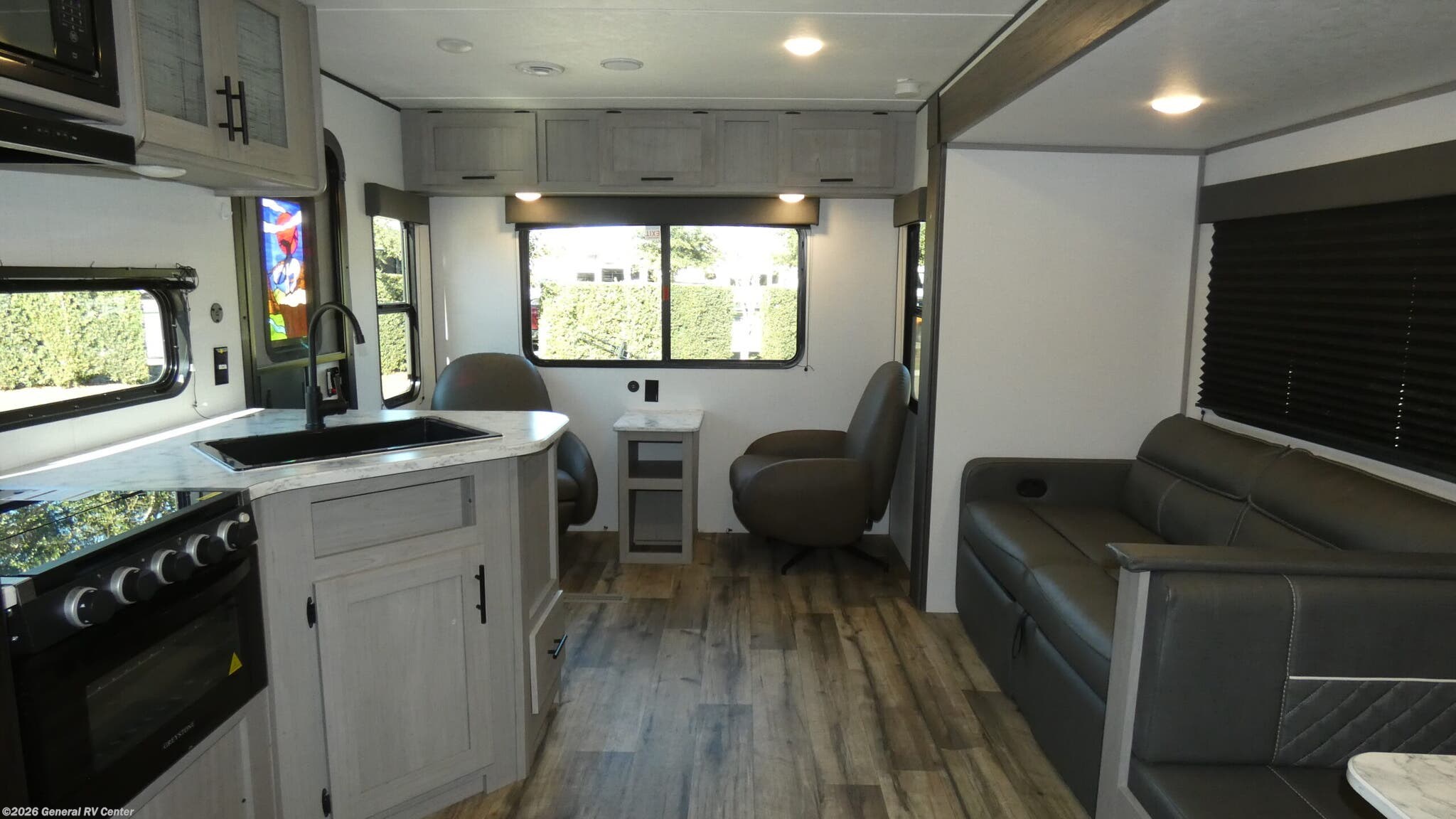 2024 Dutchmen Coleman Lantern 264RL - Used Travel Trailer For Sale by General RV Center in Dover, Florida