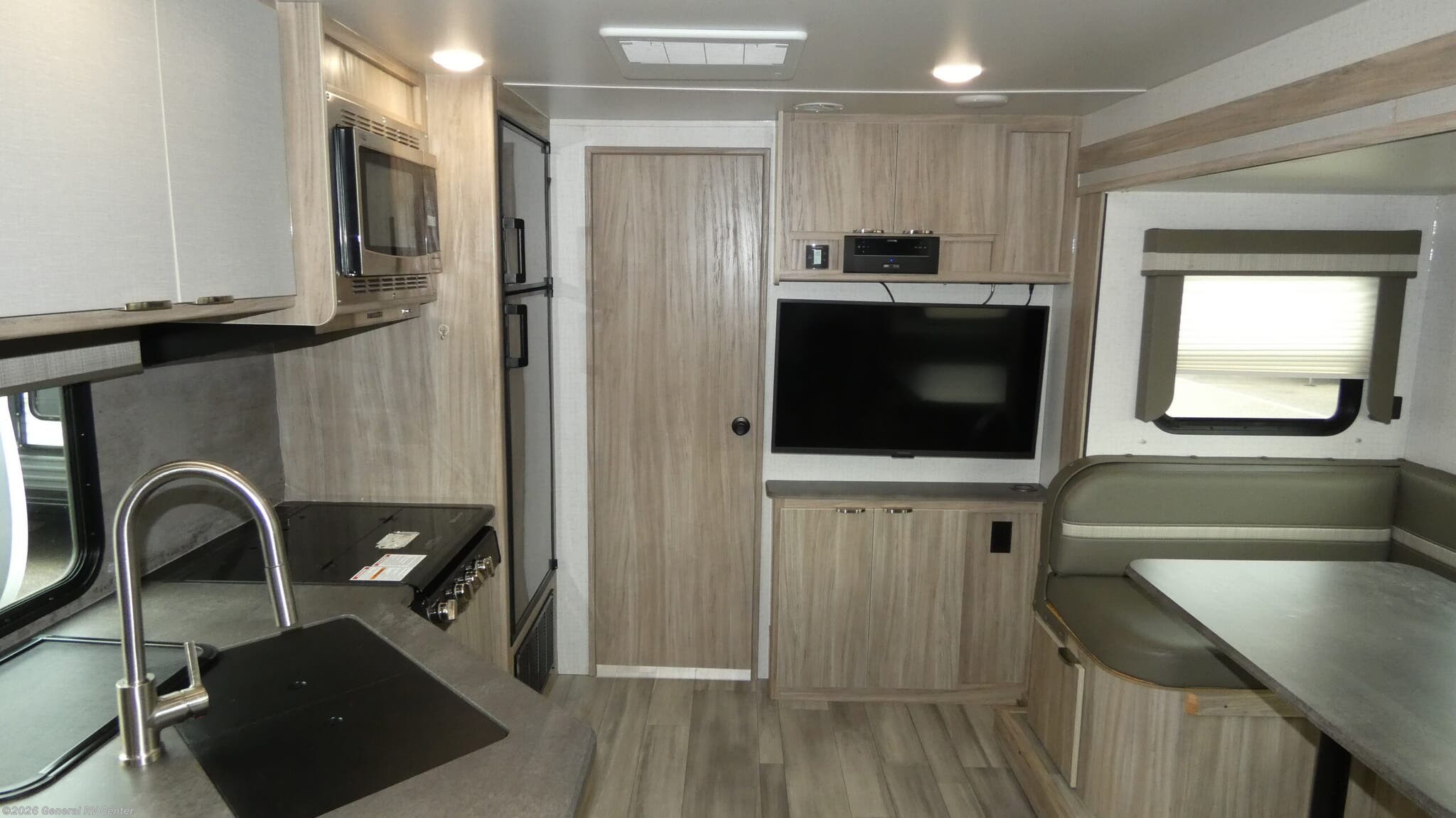 2022 Winnebago Minnie 2201MB - Used Travel Trailer For Sale by General RV Center in Dover, Florida