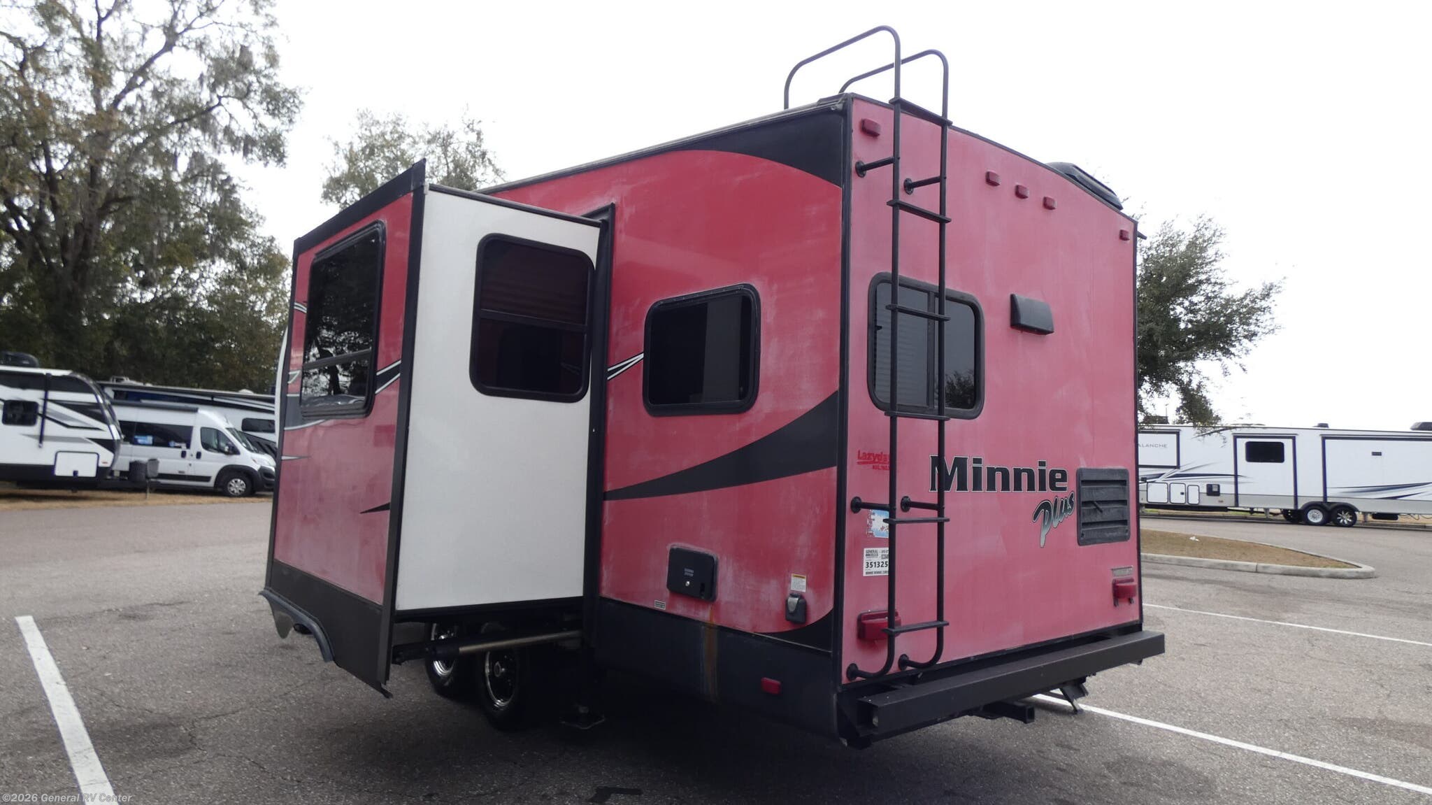 2018 Minnie Plus 25RKS by Winnebago from General RV Center in Dover, Florida
