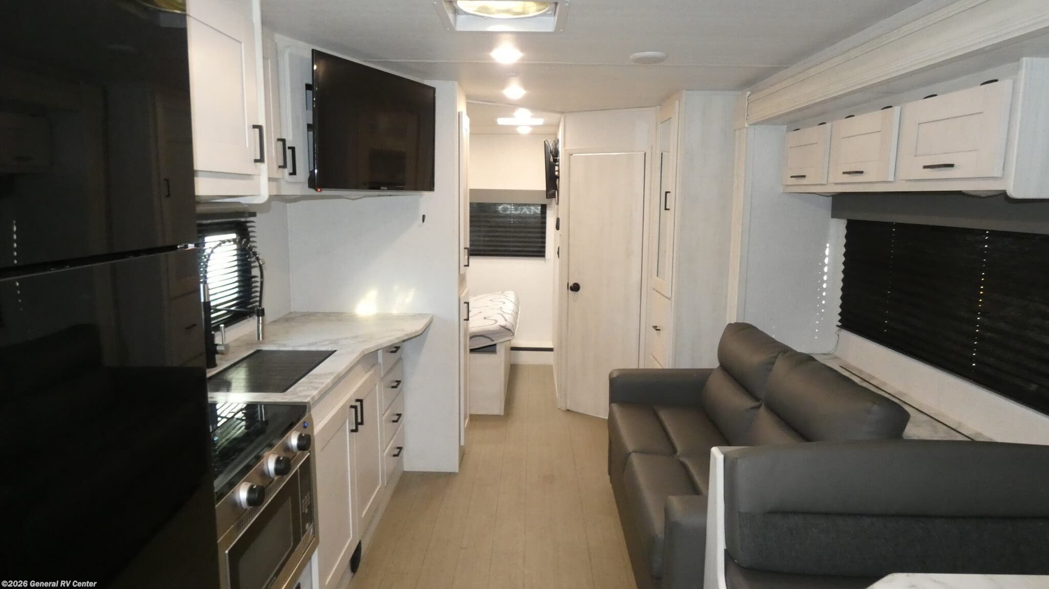 2024 East to West Entrada 2600DS - Used Class C For Sale by General RV Center in Dover, Florida