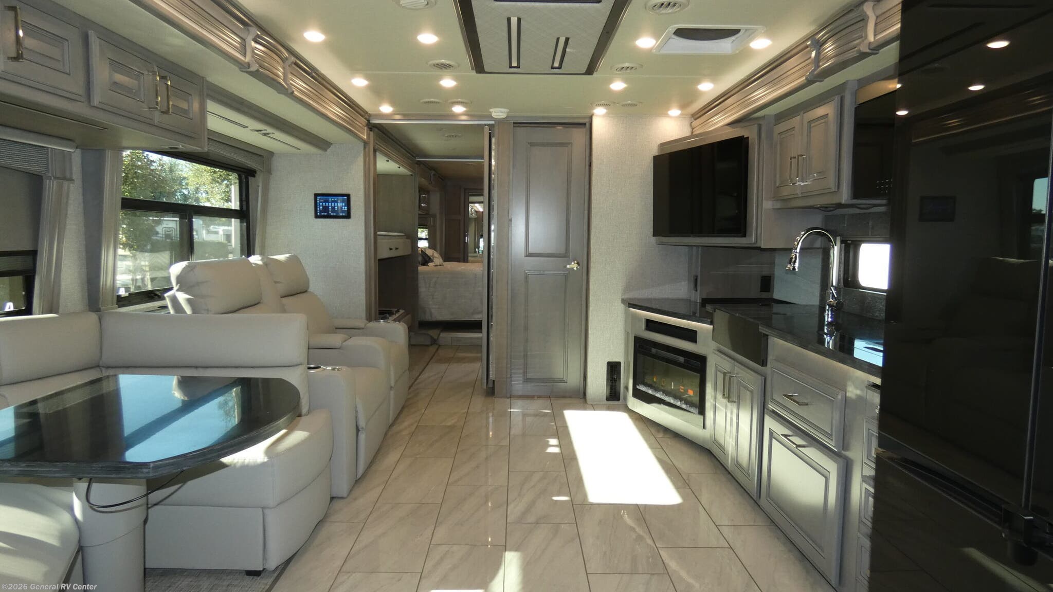 2026 Fleetwood Discovery LXE 40G - New Class A For Sale by General RV Center in Dover, Florida