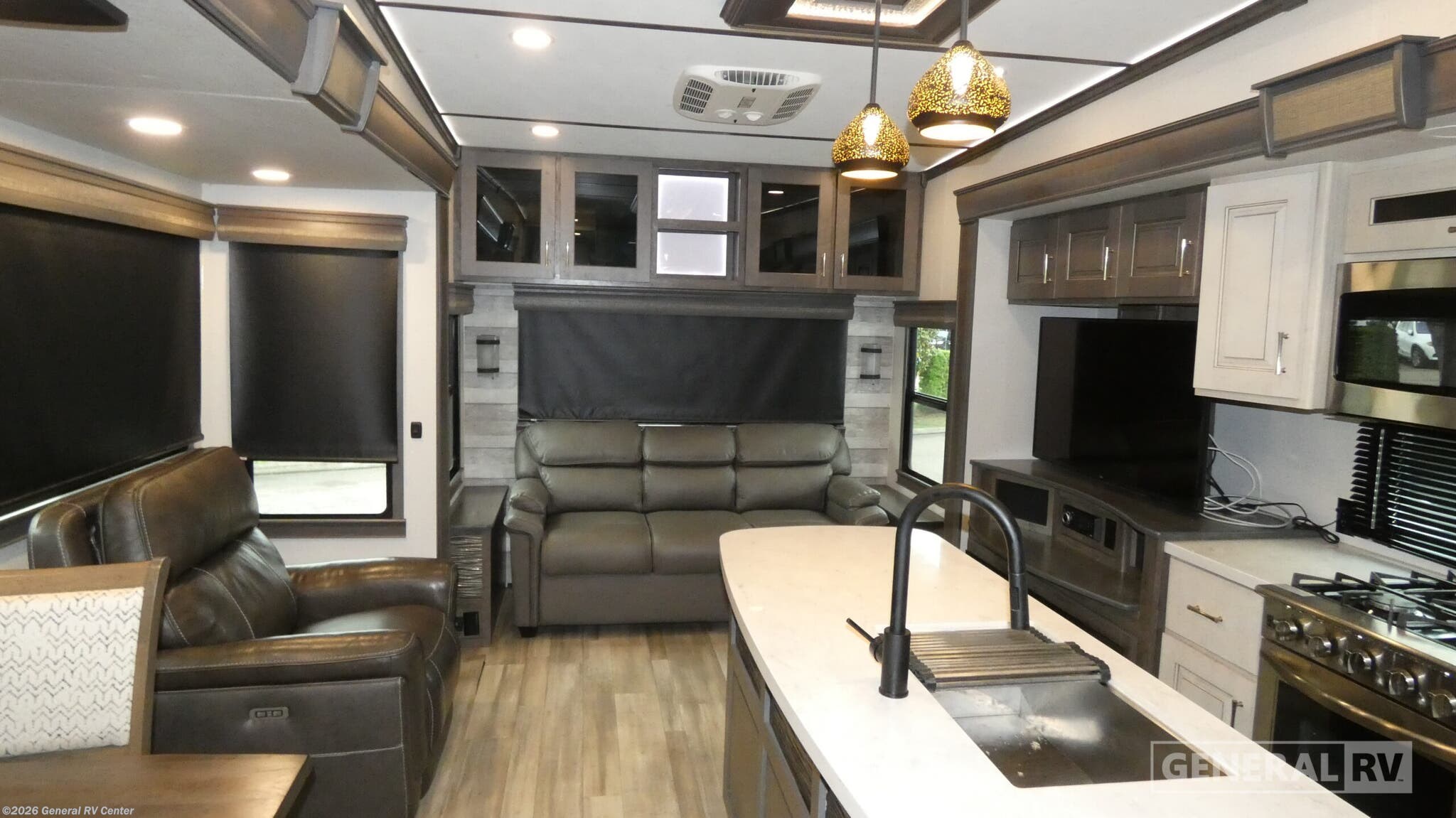 2021 Alliance RV Paradigm 310RL - Used Fifth Wheel For Sale by General RV Center in Dover, Florida