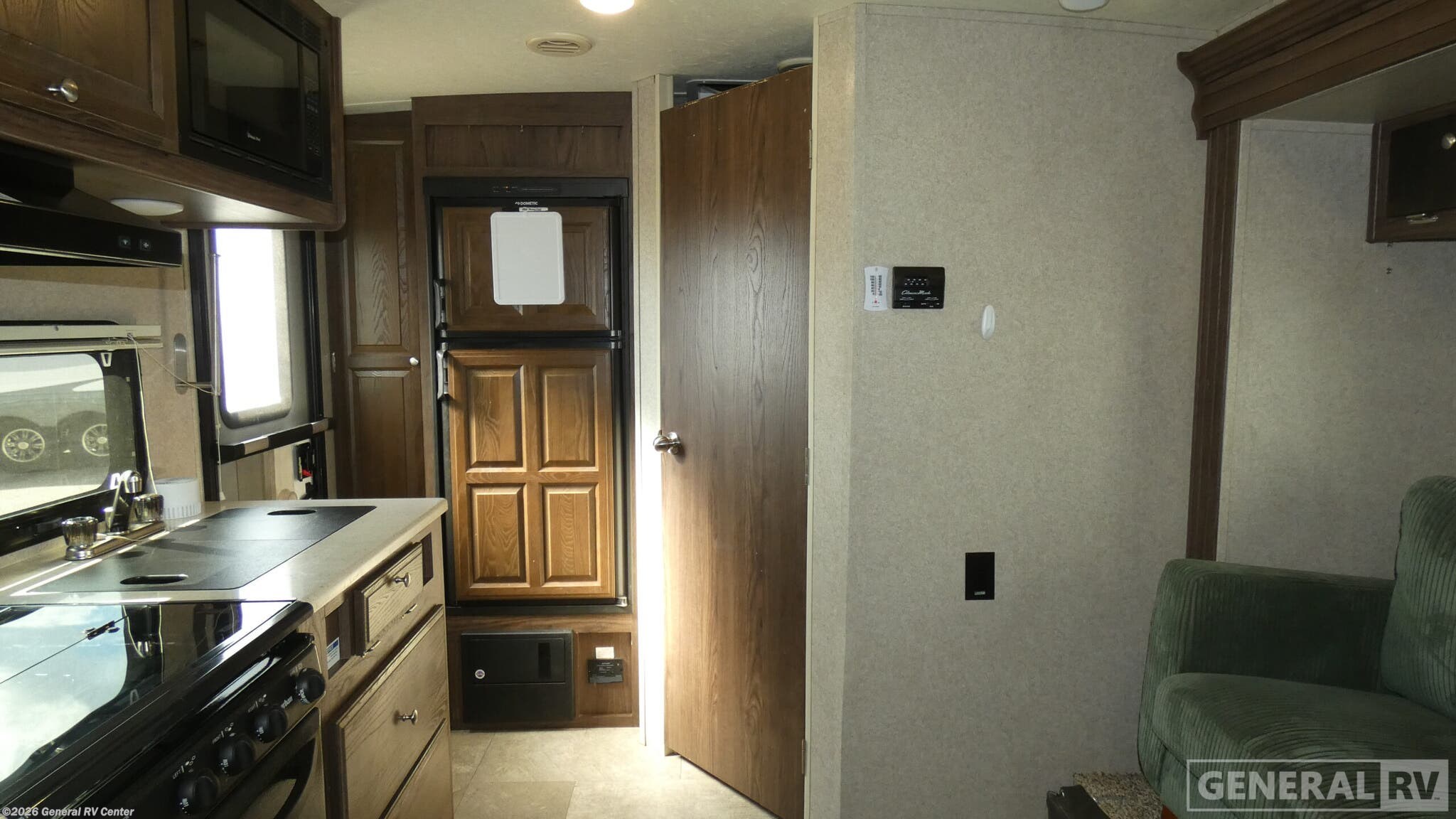 2018 Forest River Rockwood Mini Lite 2109S - Used Travel Trailer For Sale by General RV Center in Dover, Florida