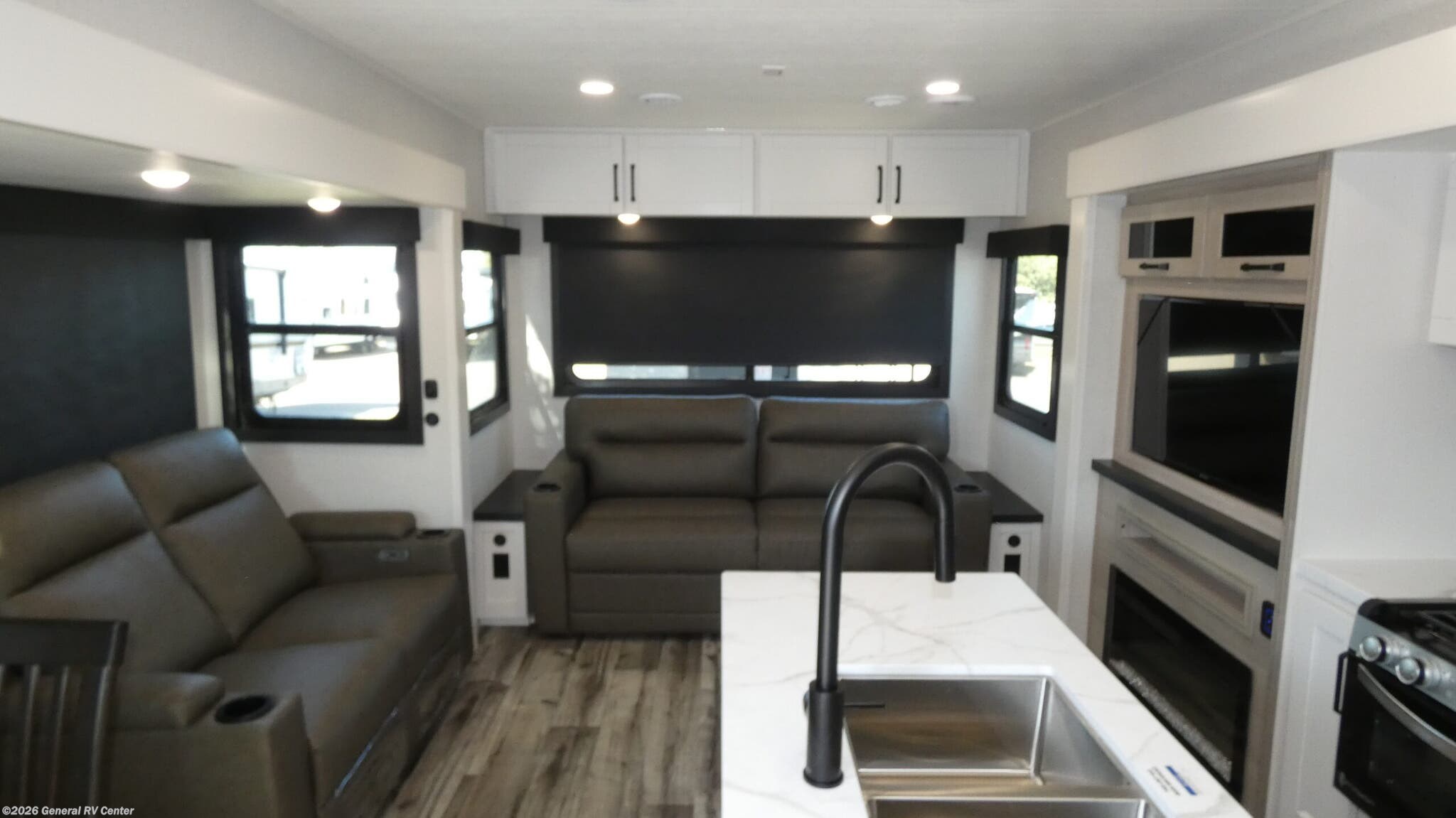 2026 Highland Ridge ROAMER LIGHT DUTY 29RLTS - New Travel Trailer For Sale by General RV Center in Dover, Florida
