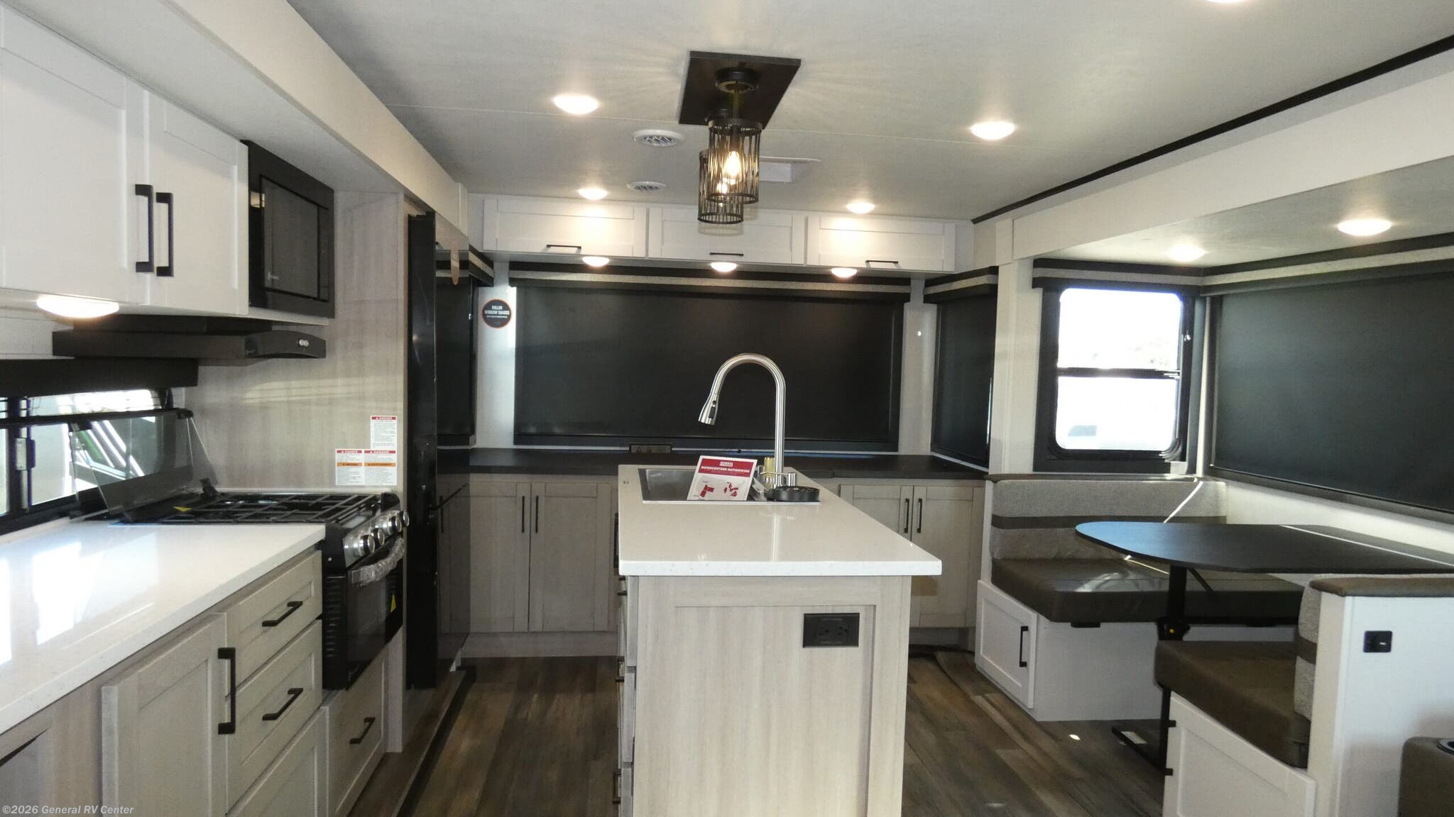 2026 Highland Ridge RANGE LITE 280MKI - New Travel Trailer For Sale by General RV Center in Dover, Florida