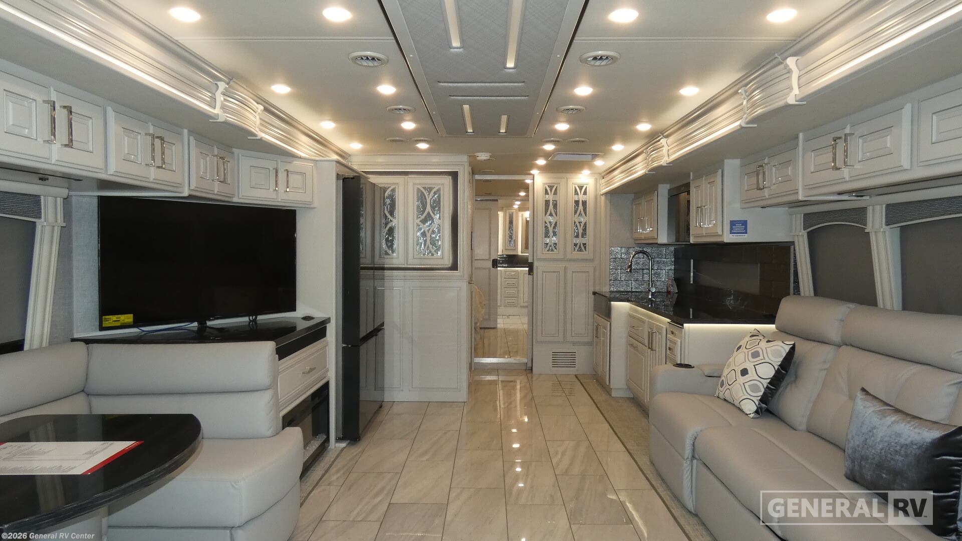 2026 Fleetwood Discovery LXE 44S - New Class A For Sale by General RV Center in Dover, Florida
