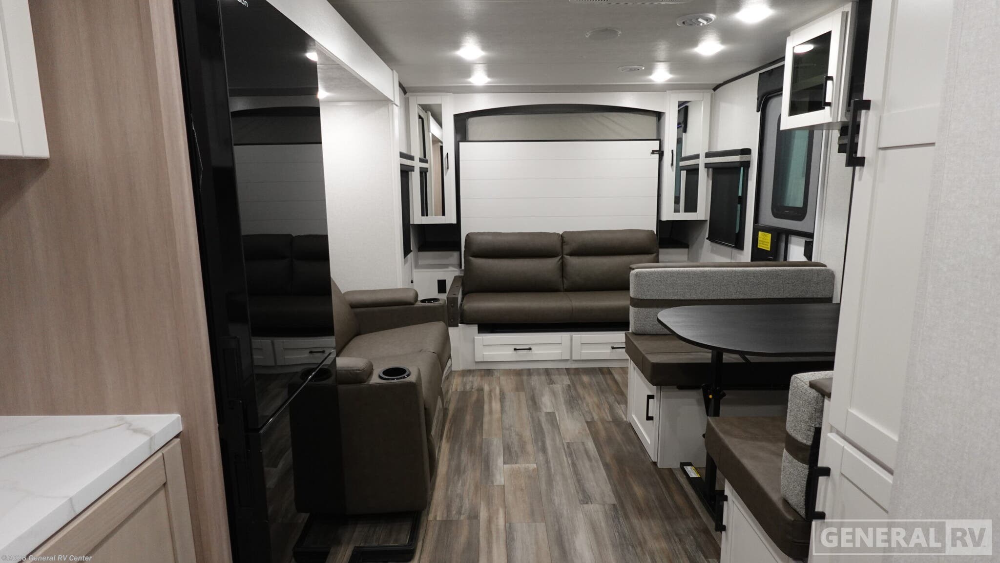 2026 Highland Ridge RANGE LITE 211RKM - New Travel Trailer For Sale by General RV Center in Dover, Florida