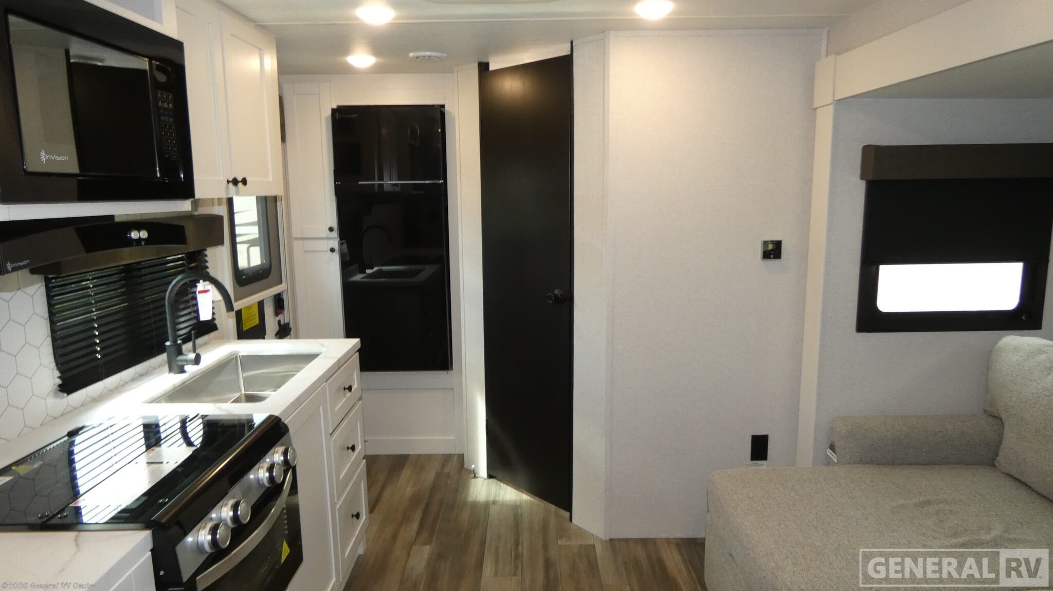 2026 Highland Ridge RANGE LITE 212FB - New Travel Trailer For Sale by General RV Center in Dover, Florida