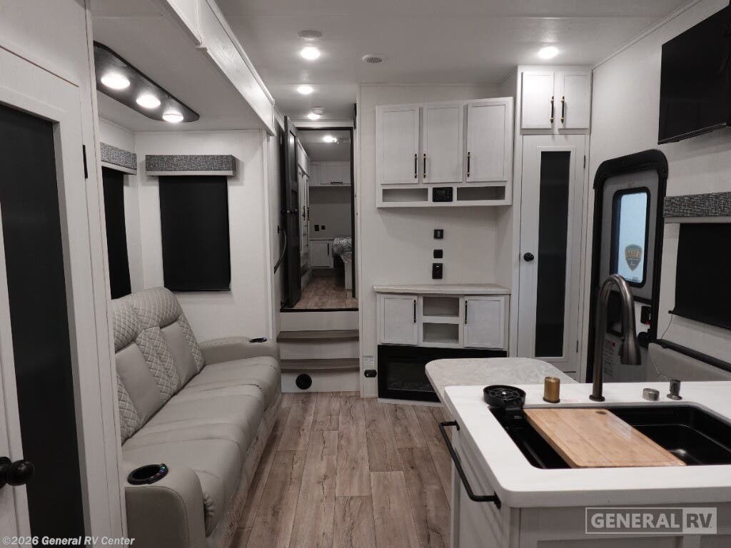 New 2025 Dutchmen Voltage VT3800-PS available in Dover, Florida